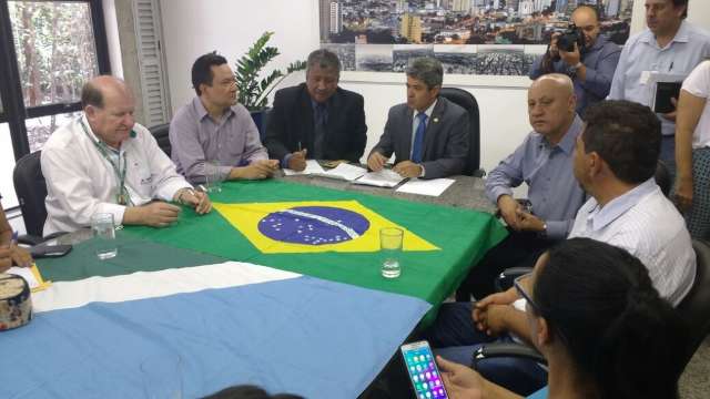 Governo promete buscar recursos e agilizar reforma agr&aacute;ria no Estado