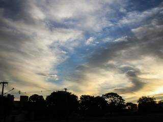 Domingo amanhece parcialmente nublado na Capital (Foto: Marina Pacheco)