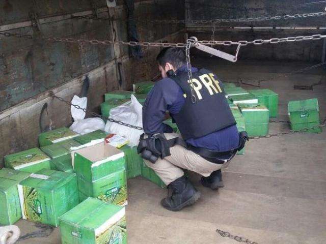 PRF apreende carreta com 250 kg de agrot&oacute;xicos contrabandeados do Uruguai