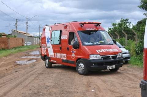 Menino é morto a tiros e mãe sofre parada cardíaca ao receber notícia