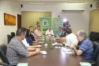 Reunião do governador Reinaldo Azambuja e secretariado na tarde deste sábado (Foto: Fernando Antunes)