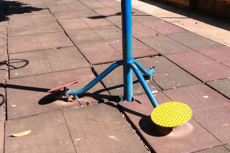 Aparelho precisa de melhoria em praça. (Foto: Henrique Kawaminami)