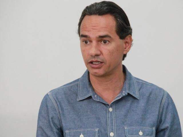 Prefeito assina decreto que libera novos alvar&aacute;s de t&aacute;xi nesta manh&atilde;