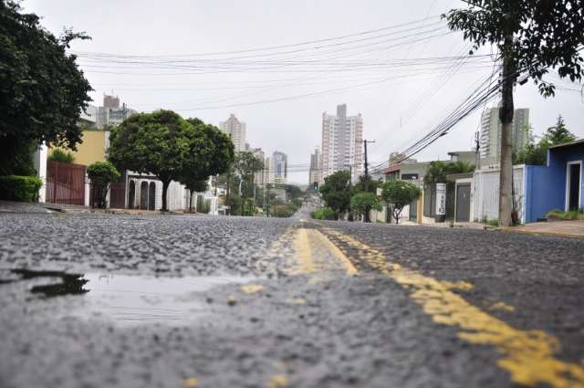 Ap&oacute;s temporal na madrugada, domingo amanhece nublado em Campo Grande 