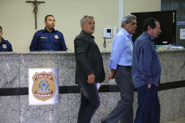 Ap&oacute;s receber policiais em &lsquo;trajes &iacute;ntimos&rsquo;, Puccinelli vai &agrave; Pol&iacute;cia Federal