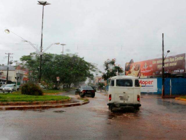 Chuva chega a 59 mil&iacute;metros em menos de duas horas no interior do Estado 