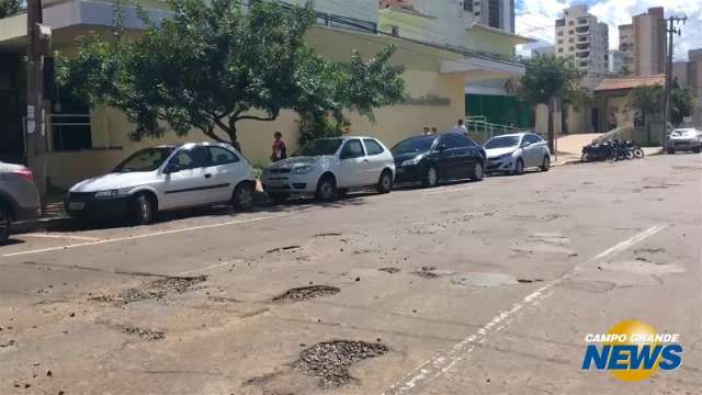 Em quantos buracos voc&ecirc; j&aacute; caiu hoje nas ruas da Capital?