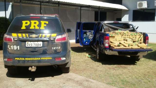 Pol&iacute;cia encontra Ranger roubada no Rio abandonada com 1.460 kg de maconha