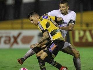 Novohorizontino contou com a ajudinha do gol contra de Lucas Veríssimo. (Foto: Agência Estado/GE) 