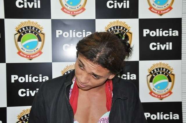 Travesti &eacute; presa ap&oacute;s confessar que usou drogas com homem encontrado morto 