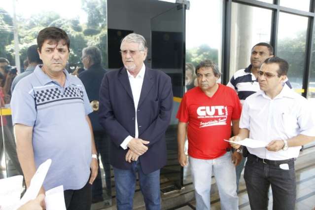 Justi&ccedil;a federal suspende leil&atilde;o de produtores para formar mil&iacute;cia