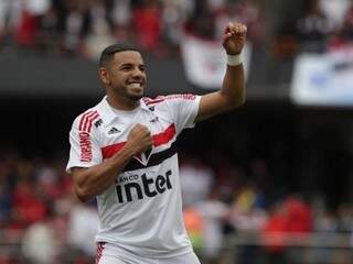 Bruno Peres comemora gol que garantiu a vitória do São Paulo no Morumbi (Foto: Rubens Chiri/saopaulofc.net)