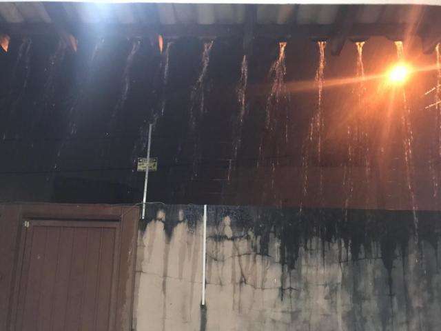 Noite come&ccedil;a com queda na temperatura e chuva pela Capital 