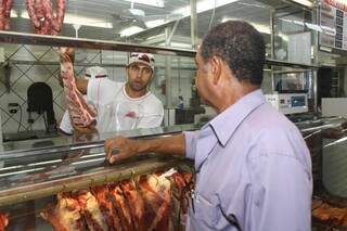 Carne ficou mais barato em março, diz IPC (Foto: Marcos Ermínio/Arquivo)