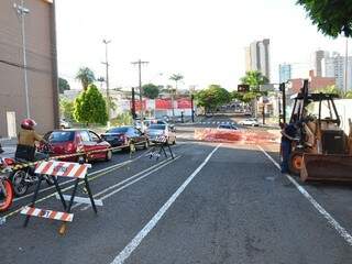 Iniciada obra para tapar buraco na rua Rio Grande do Sul Iniciada obra para tapar buraco na rua Rio Grande do Sul