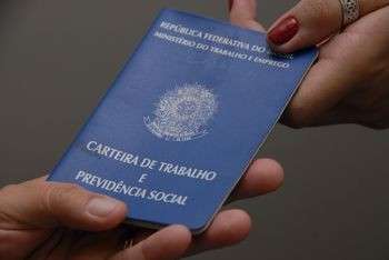 Emiss&atilde;o de carteira de trabalho ser&aacute; suspensa a partir do dia 24