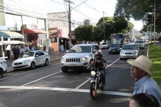 Sem vias rápidas, motoristas devem trafegar na Afonso Pena a 60 km/h (Foto: Cleber Gellio)