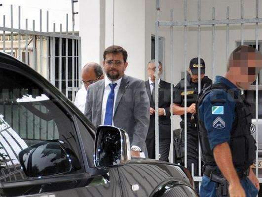 Gaeco retira documentos de cl&iacute;nica de vereador durante opera&ccedil;&atilde;o