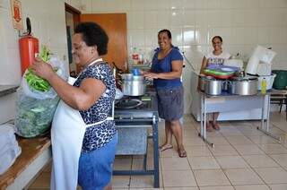 Cozinhas das creches foram equipadas e 21 merendeiras foram contratadas (Foto: TL Notícias)