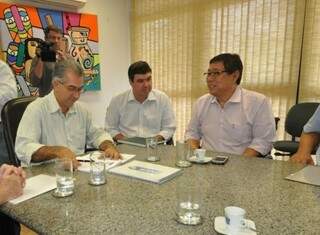 Reunião ocorreu na governadoria no final da manhã desta sexta. (Foto: Marcelo Calazans)