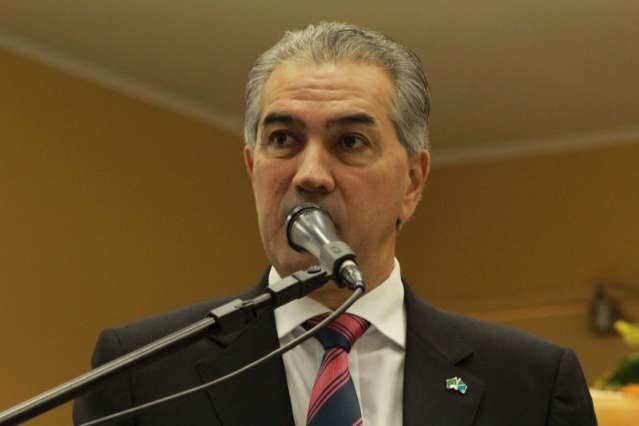 Governador assina compromissos para criar programa Rede Solid&aacute;ria