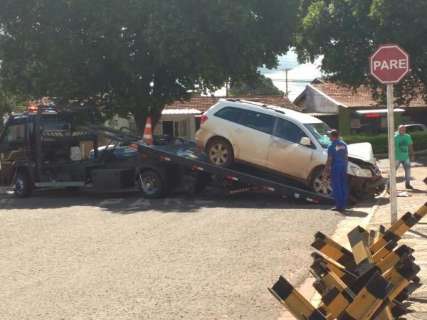Carro que bateu em muro da PF &eacute; de empres&aacute;rio e levava 5,8 kg de coca&iacute;na