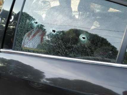 Homem é executado com tiros de pistola 9 milímetros dentro de veículo