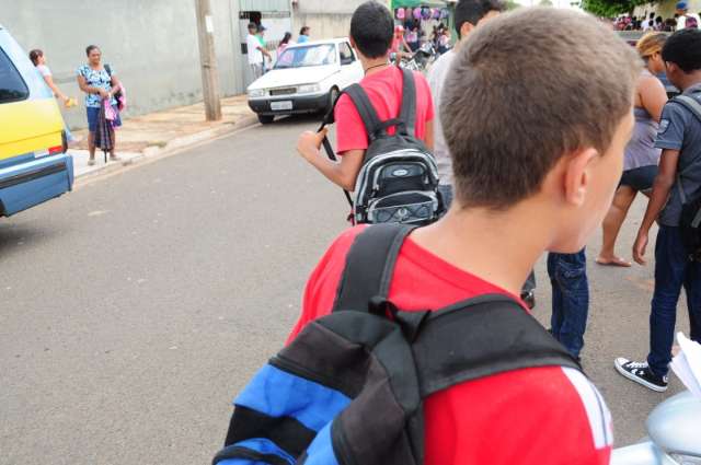 Alunos da rede municipal s&oacute; v&atilde;o receber kits em meados de maio