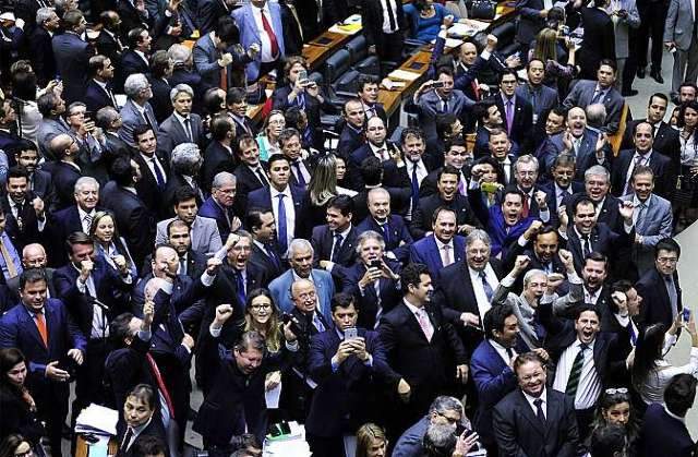 Bancada federal de MS votou a favor do fim da reelei&ccedil;&atilde;o para o Executivo