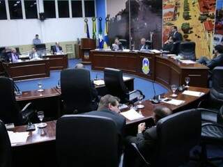 Sessão da Câmara de Dourados em que pedidos de cassação de três vereadores foram arquivados ontem (Foto: Filipe Prado)