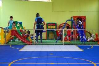 Parque de diversões da escola, que fica no Bairro Centro. (Foto: André Bittar)