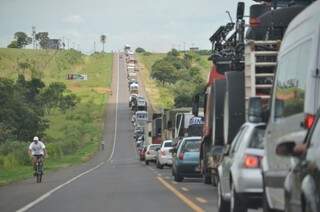 Congestionamento chega a 12 km, em ambos os sentidos da rodovia (Foto: Marcelo Calazans)