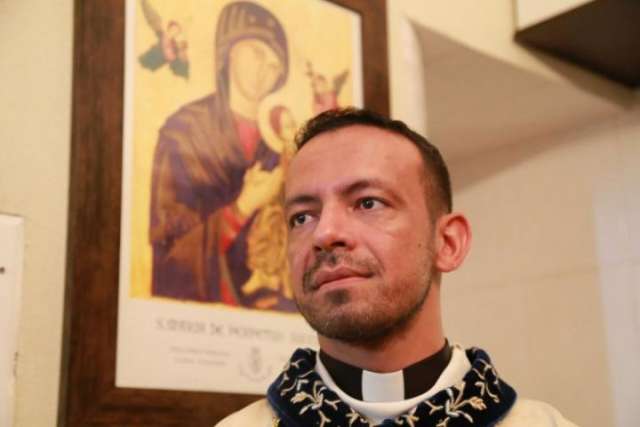 Tradicional, missa de lava-p&eacute;s abre Tr&iacute;duo Pascal na Perp&eacute;tuo Socorro