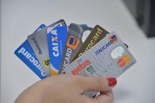 Leque de cartões de crédito; ter vários pode ser armadilha (Foto: Agência Brasil/Arquivo)