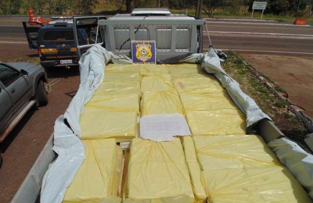 Caminh&atilde;o carregado com 4 toneladas de maconha &eacute; apreendido na BR-262