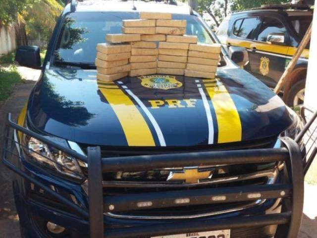 Casal &eacute; preso com 27kg de coca&iacute;na em fundo falso de ve&iacute;culo