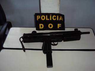 O adolescente levaria a metralhadora para a cidade de Londrina (PR). 