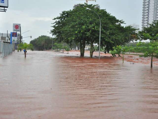 Chuva forte alaga casas no Dalva de Oliveira e assusta moradores; veja v&iacute;deo