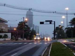 Dia amanheceu nublado em Campo Grande. (Foto: Kísie Ainoã)