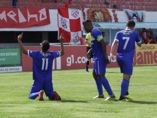 Jogadores do Costa Rica comemoram gol contra o Comercial no Estadual (Foto: Kísie Ainoã/Arquivo)