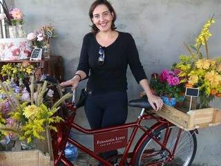 Depois de se especializar, Fernanda começou a vender flores. (Foto: Fernando Antunes) 