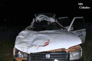Veículo ficou totalmente destruído após acidente (Wilson Amaral/MS Cidades)