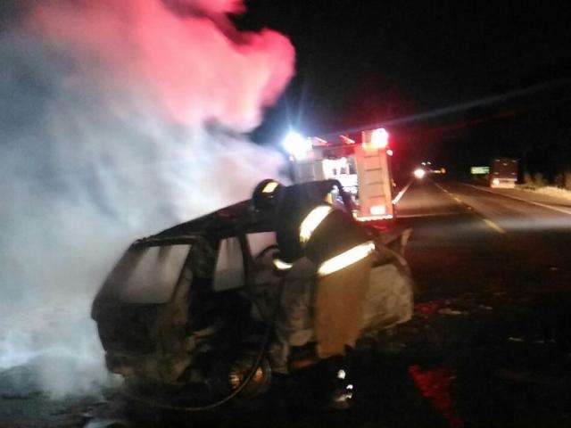 Corpos carbonizados s&atilde;o encontrados dentro de ve&iacute;culo incendiado na BR-262