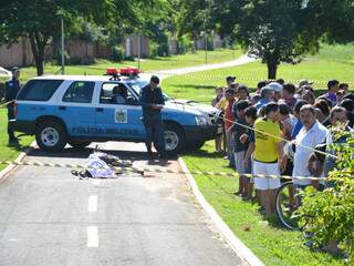 A vítima foi assassinada por volta das 9 horas da manhã de hoje enquanto andava de bicicleta. (Foto: Minamar Júnior)
