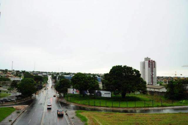 S&aacute;bado amanhece chuvoso e h&aacute; previs&atilde;o de queda de granizo