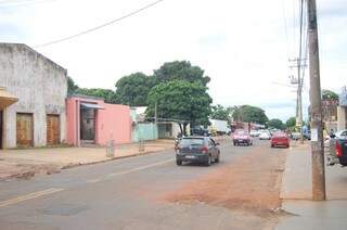 Buracos na avenida das Bandeiras são antigo problema. (Foto: Arquivo)