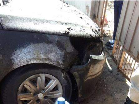 Diretor do pres&iacute;dio semiaberto tem carro incendiado na porta de casa