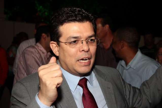 Ap&oacute;s 36 dias de greve, prefeito diz que tem proposta de reajuste a professores