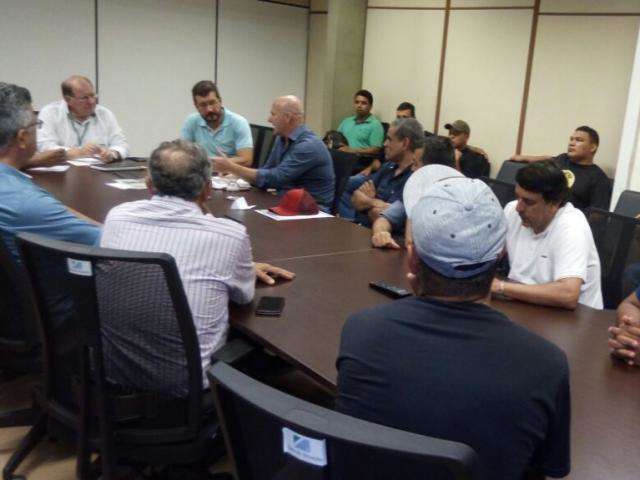 Com medo de demiss&atilde;o, funcion&aacute;rios da JBS organizam protesto na Assembleia