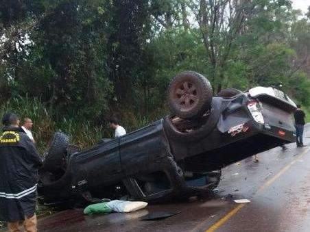 Caminhonete capota em curva e pastor de MS morre em acidente